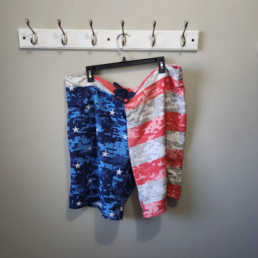 Vineyard Vines Size 42/XXL American Flag Cameo Swim Trunks